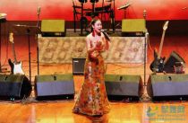 公司最新歌曲《想起你在遠(yuǎn)方》在“共筑鋼鐵長城-尋找最美軍嫂”晚會首演成功